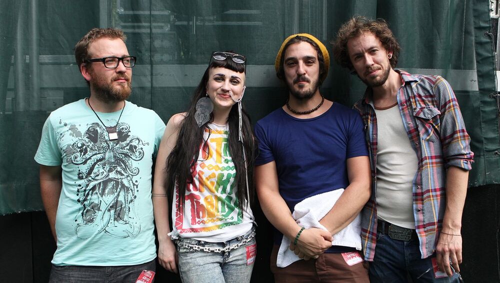 hiatus-kaiyote-band-pic-janette-beckman.jpg