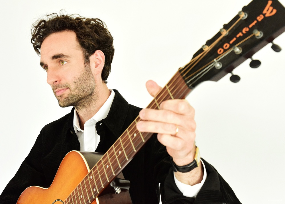 줄리안 라지(Julian Lage) - 젊은 기타 천재, 음악적 통찰과 성숙함 함께 체득하다 - 커버스토리 - 엠엠재즈 - MM ...